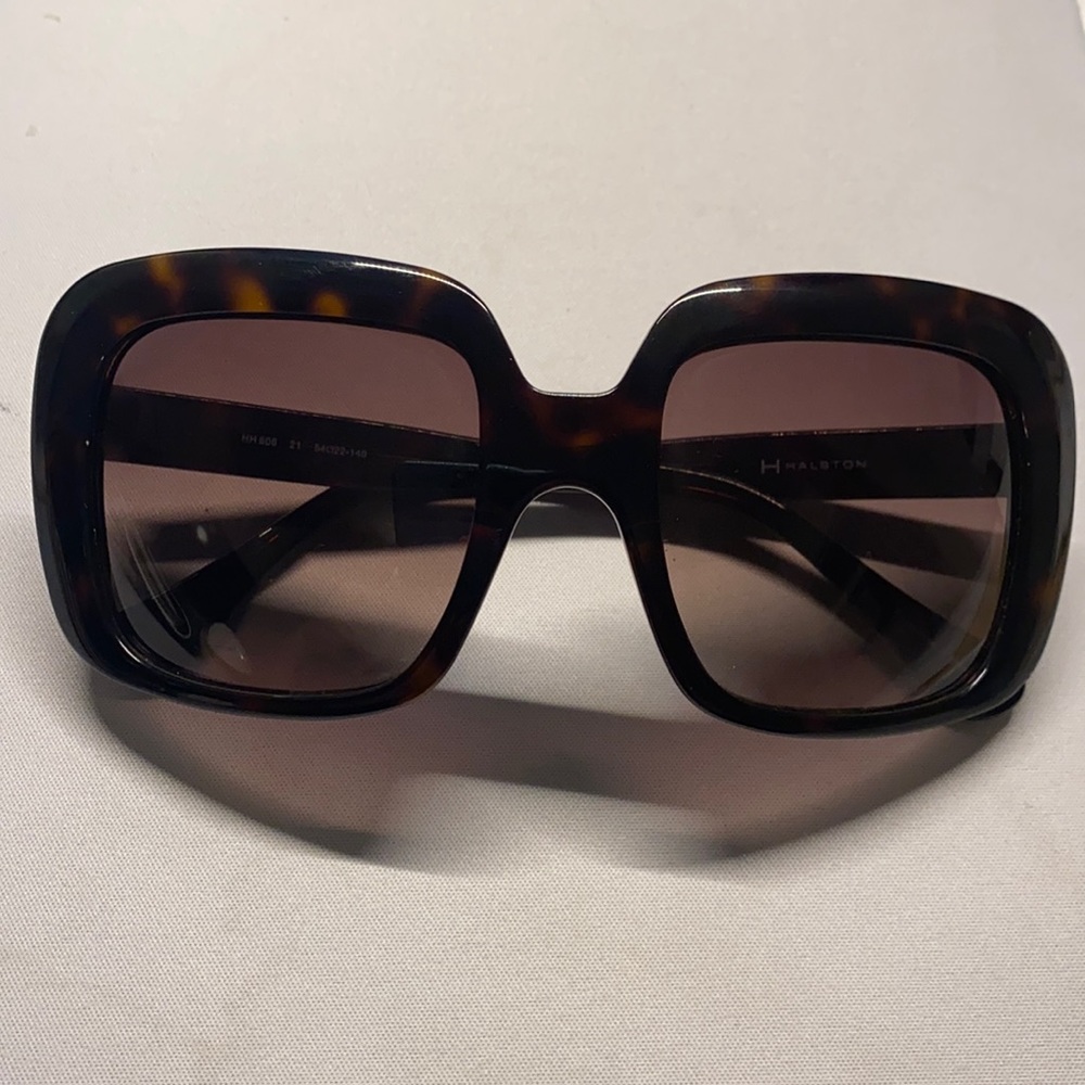 NWOT Halston Tortoise print Sunglasses